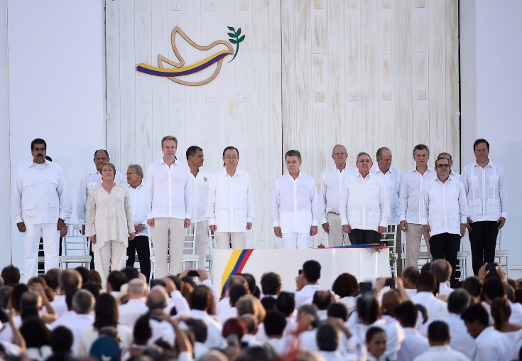 Jefa_de_Estado_participa_en_ceremonia_de_la_Firma_de_la_Paz_entre_el_Gobierno_de_Colombia_y_las_FARC_E.P._(29659979080)